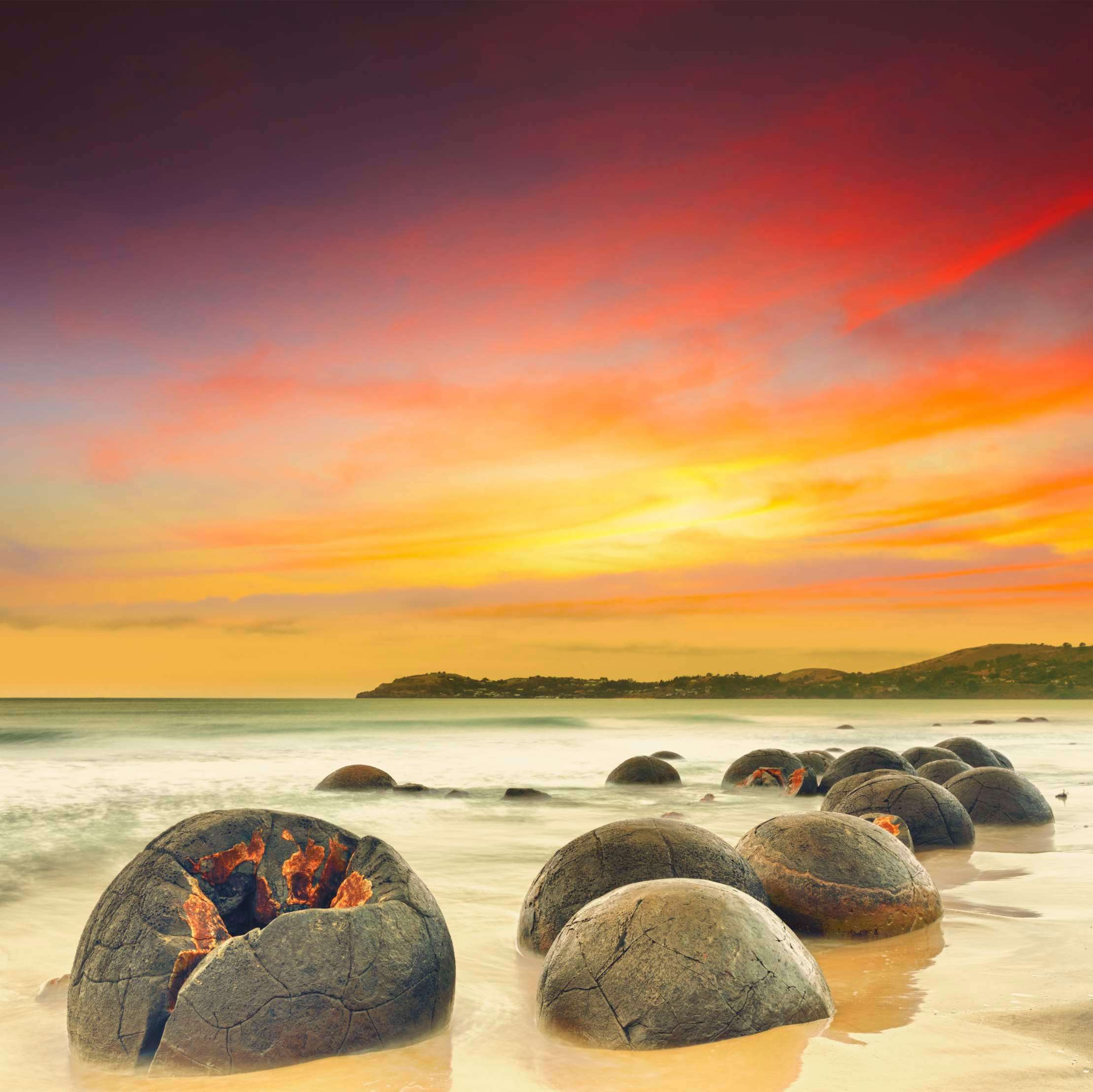 Moeraki Boulders - an Impressive Natural Phenomenon2218 x 2216