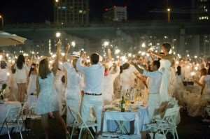 Diner en Blanc Sydney white dinner party entertainment lawn music tables chairs exclusive Distant Journeys escorted tours holidays Australia New Zealand flights accommodation travel breaks book online brochure 