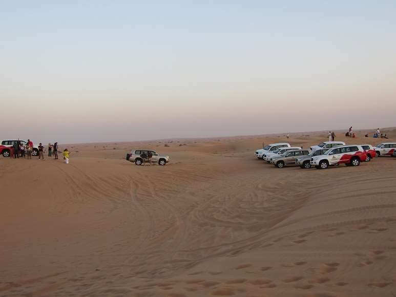 sand dunes driving dubai