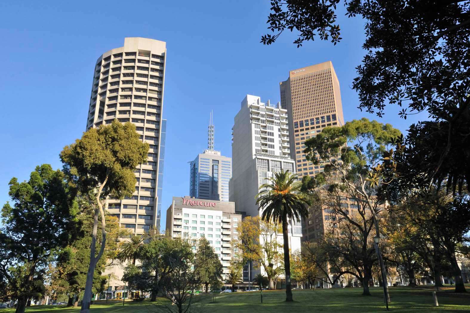 Mercure Treasury Gardens by day