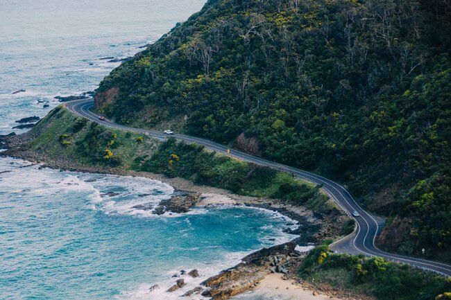 winding great ocean rood with blue waters