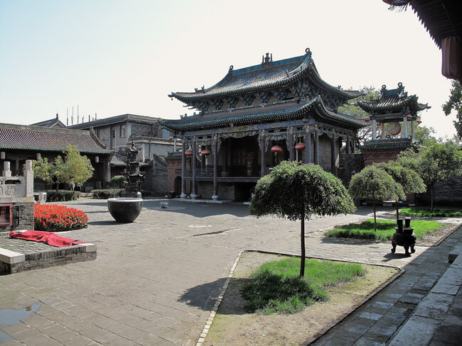 daoist temple courtyard daytime Pingyao