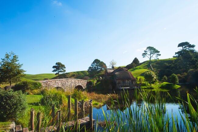 hobbiton lord of the rings set new zealand bridge over water