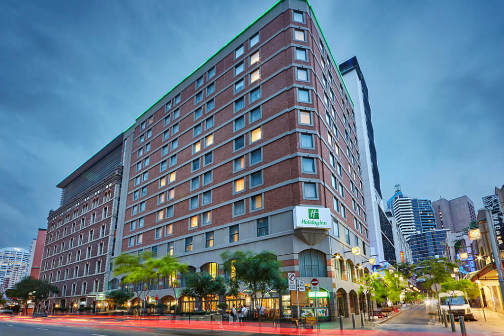 holiday inn sydney exterior