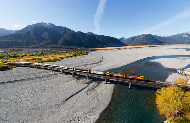 Tranz alpine crossing over Waimakariri River