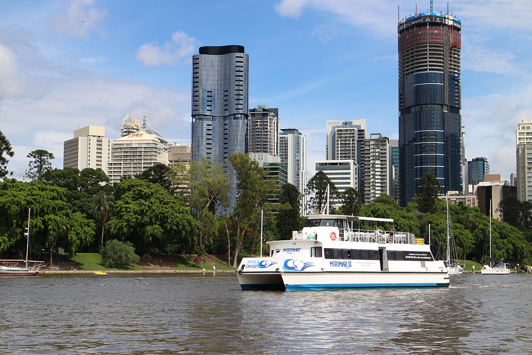 cruise in brisbane river