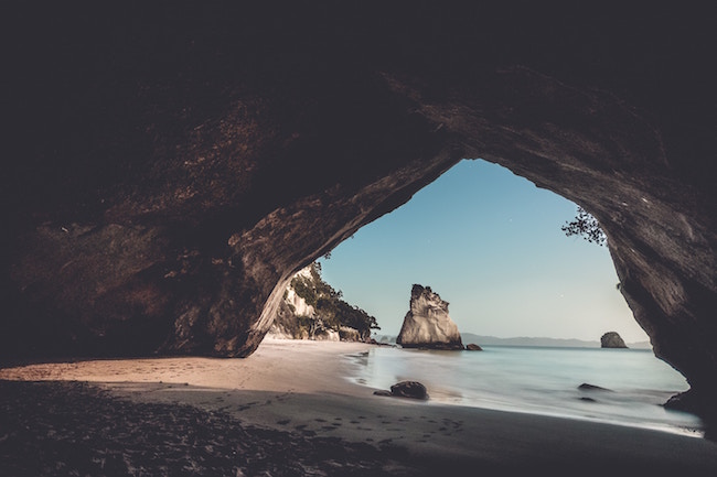 cathedral cove new zealand beach