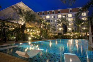 phnom-penh-palace-gate-hotel-pool