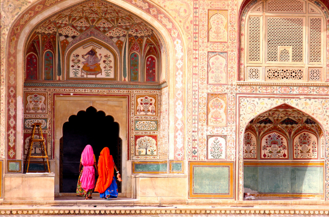 Akbars Tomb Agra Women 
