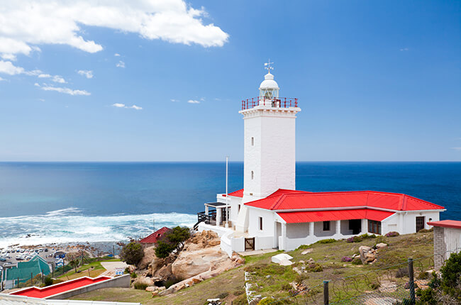 Stark white and red lighthouse at Mossell Bay, overlooking ocean