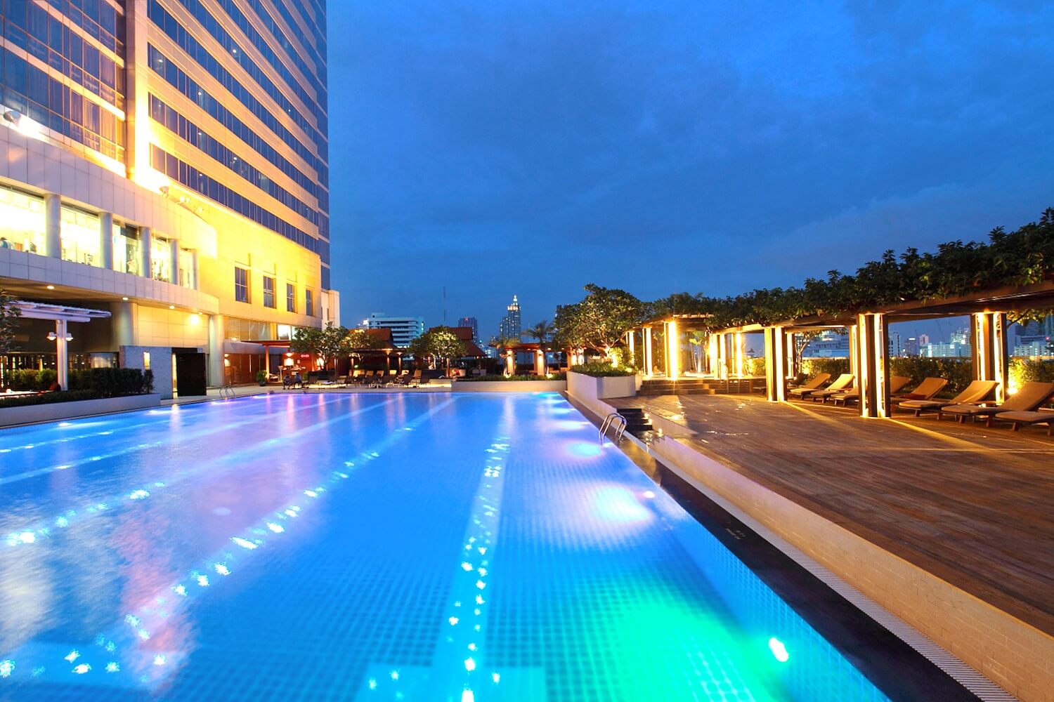 Night Pathumwan Pool