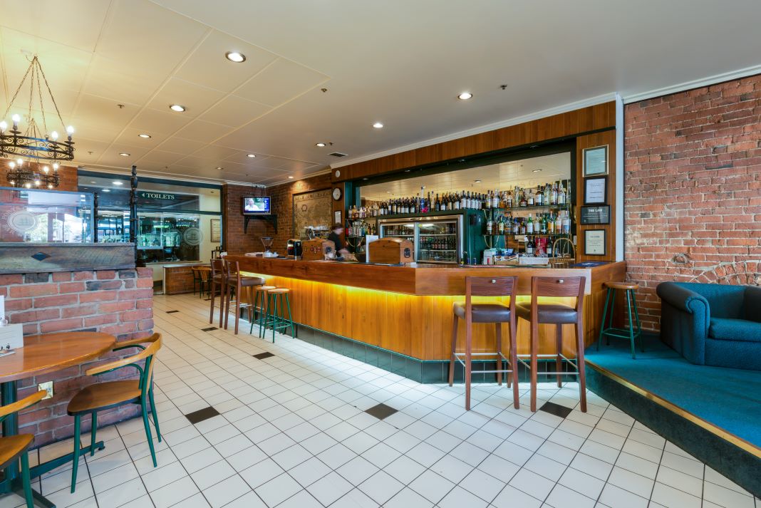 New Zealand_Dunedin_Scenic Hotel_Southern Cross_Bar