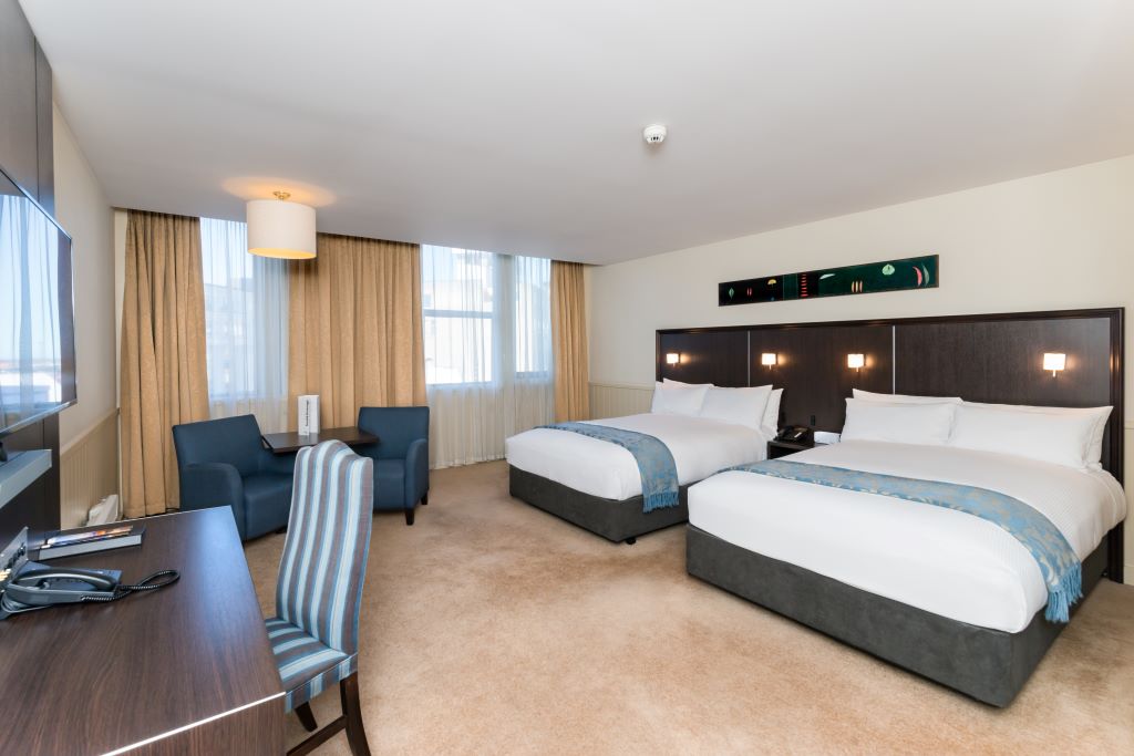 New Zealand_Dunedin_Scenic Hotel_Southern Cross_Guest Room