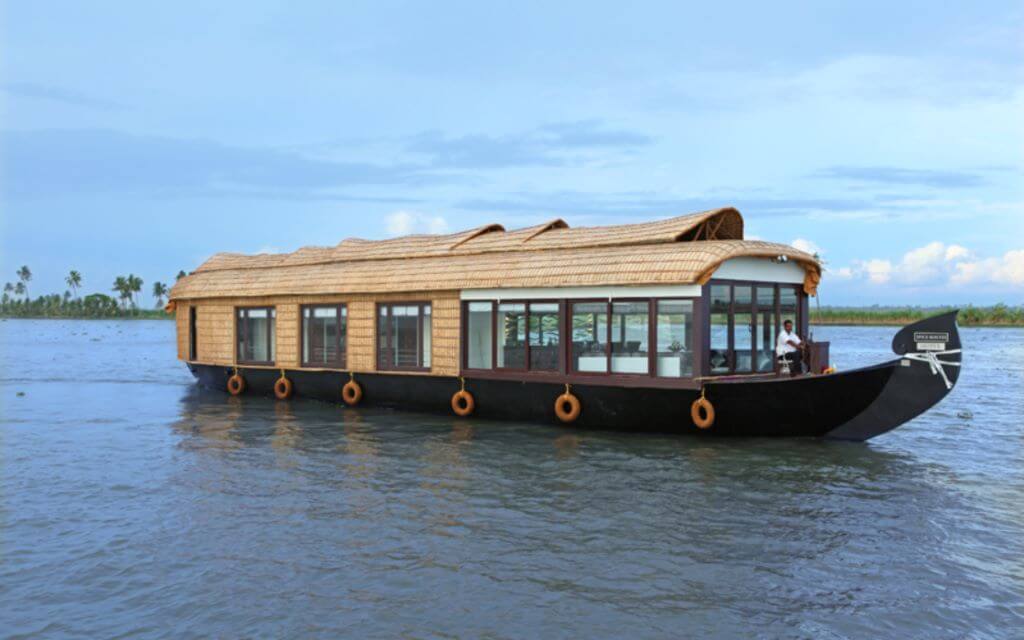 India_Allepey_Houseboat_outside