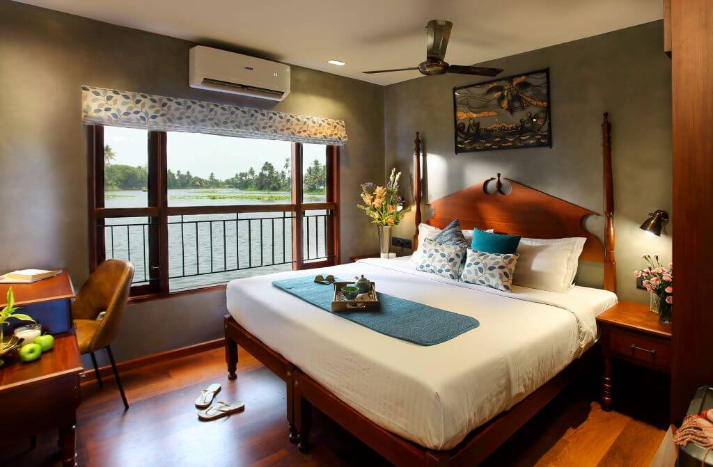 India_Allepey_Houseboat_Room