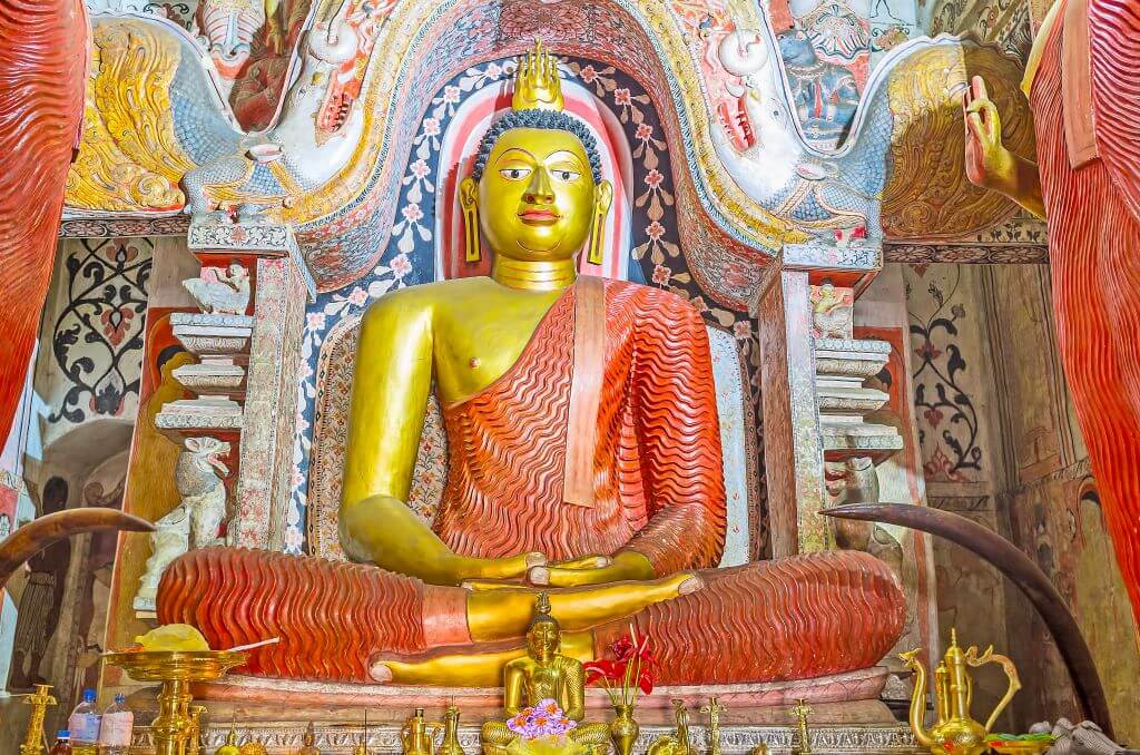 Giant Buddha in Lankathilaka temple