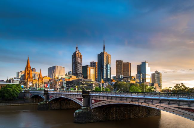 Melbourne Skyline in the daytime with view of the Yarra river