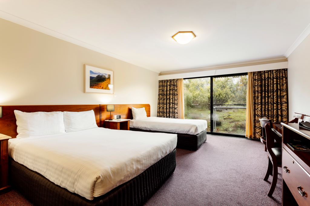 Australia_Tasmania_Cradle Mountain Hotel_room