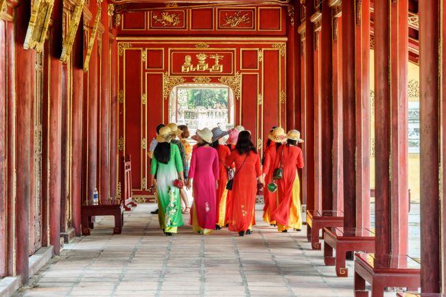 Vietnamese Women in traditional Ao dai dresses_Imperial City_Hue_Vietnam