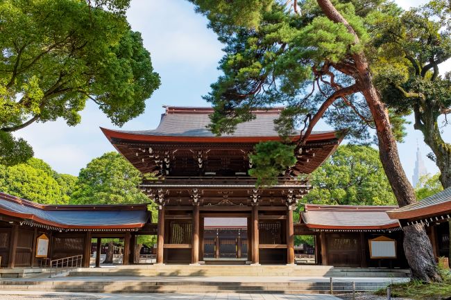 Entrance to Meji Jingu Shrine, Tokyo, Japan