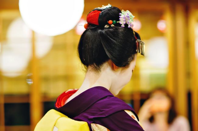 Traditional dance performance by a Maiko (apprentice Geisha) in Kyoto Japan