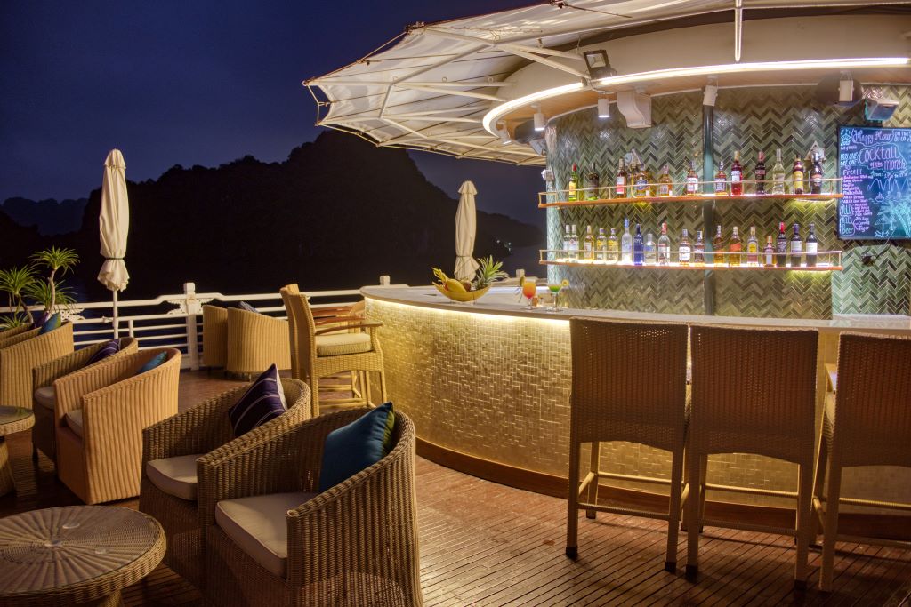 Bar_Au Co Cruise_Ha Long Bay_Vietnam