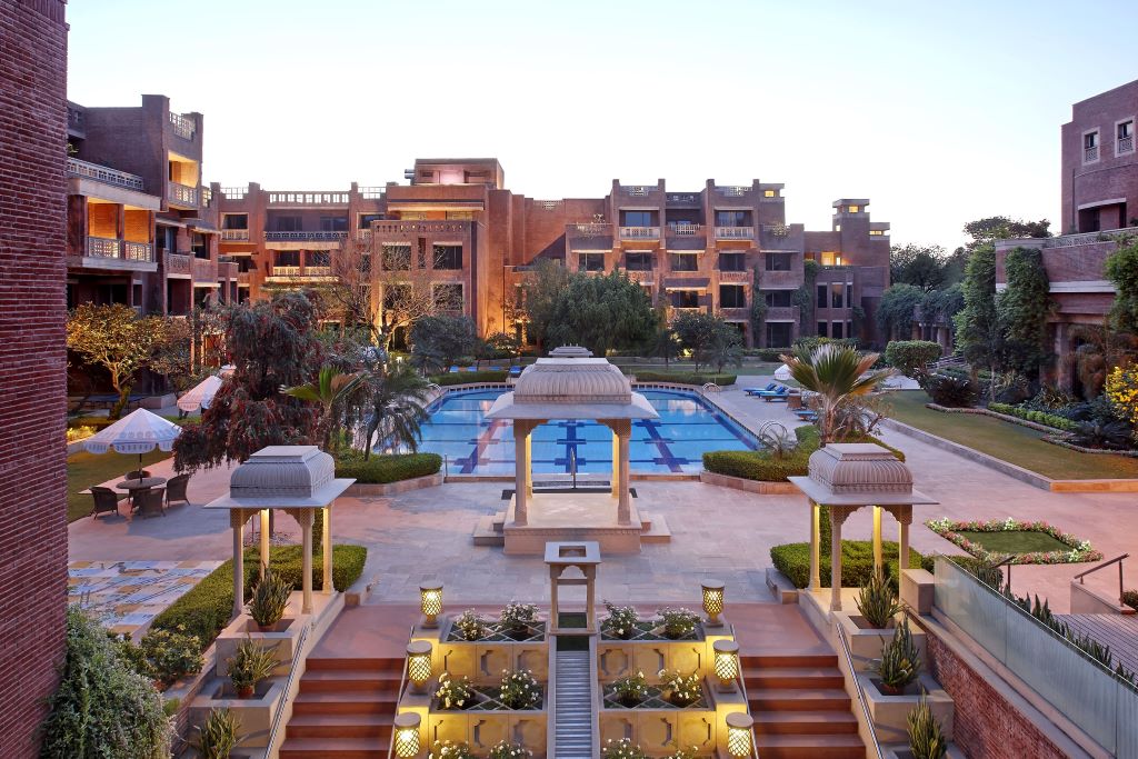 India_Jaipur_ITC Rajputana_Hotel Grounds and Swimming Pool