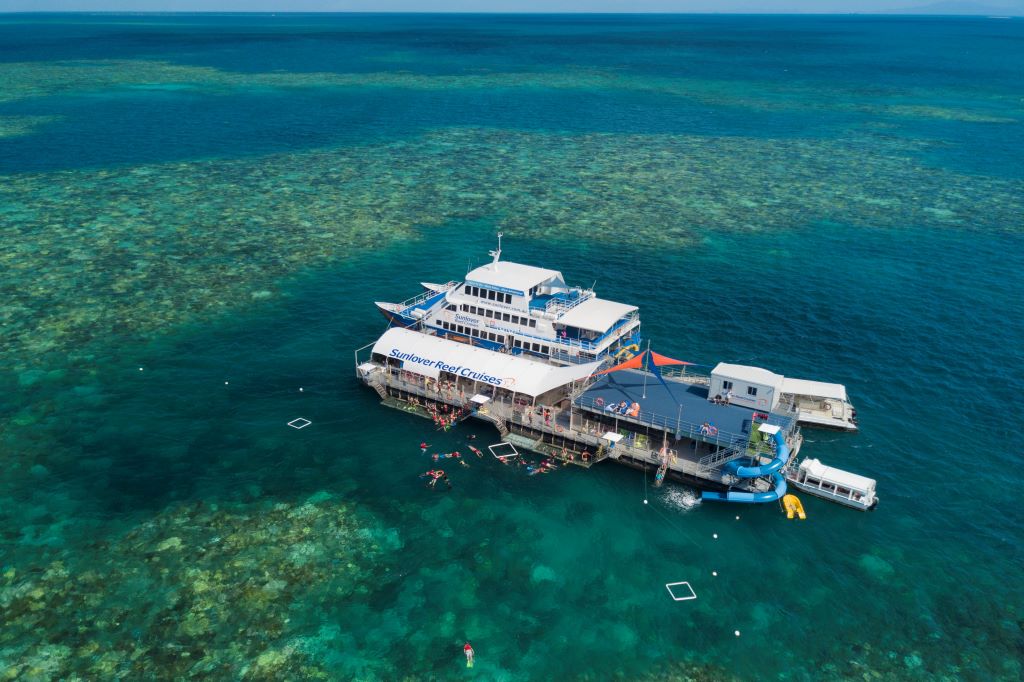 Australia_FD_Great Barrier Reef_Sunlover Pontoon