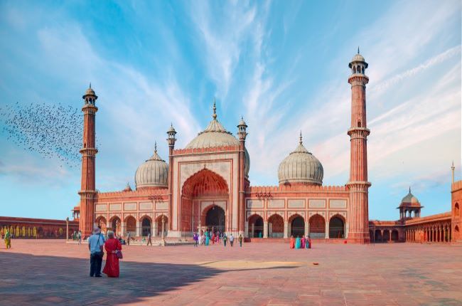 Couple viewing Jama Masjid Delhi