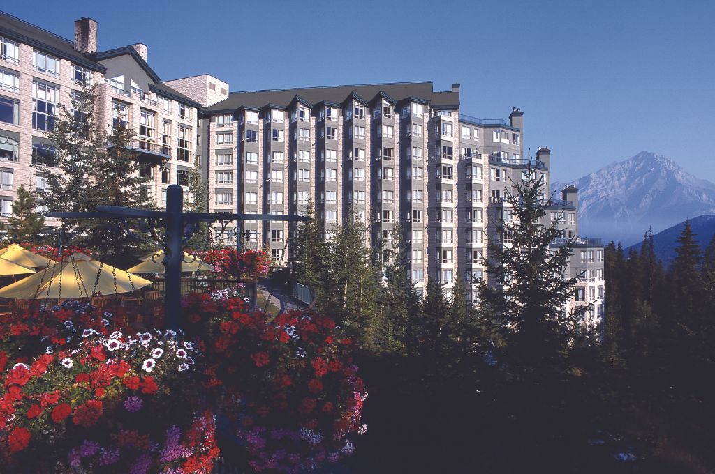 Banff_Rimrock_Resort_Hotel exterior
