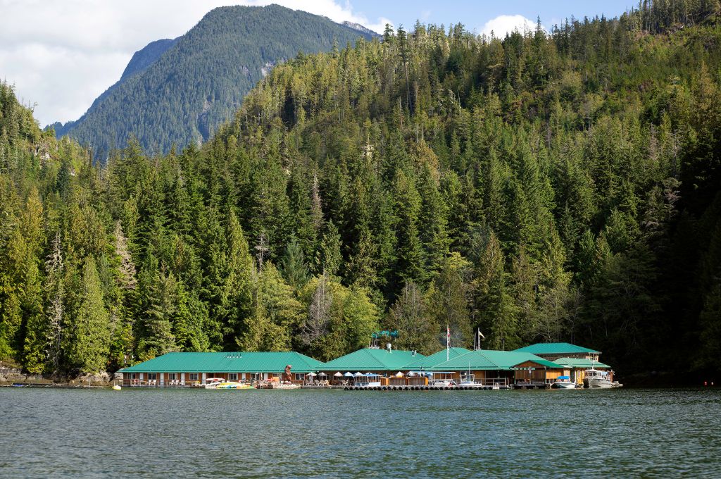 Knight_Inlet_Lodge exterior