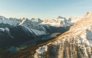 MOUNT-ASSINIBOINE-HELICOPTER-TOUR