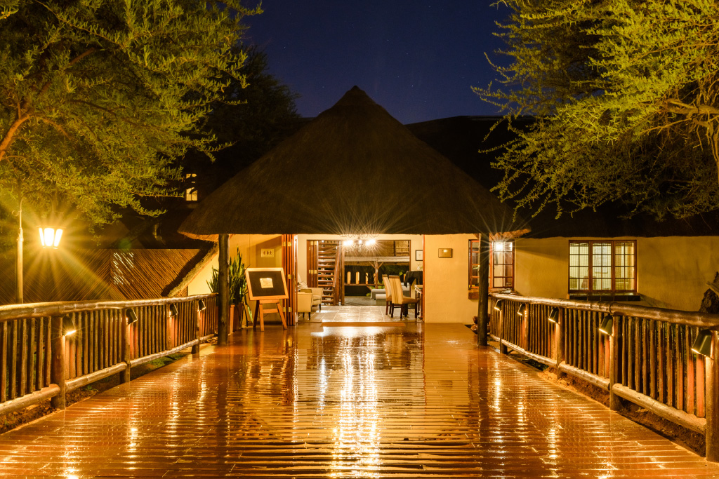 Dinokeng Game Reserve – Mongena Private Game Lodge