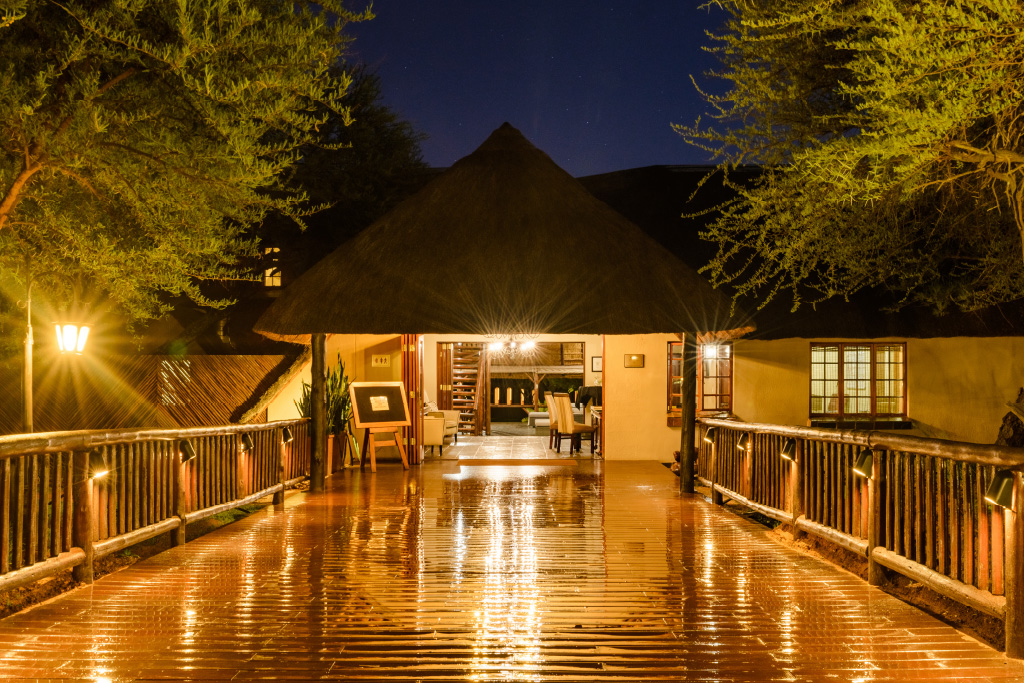 Dinokeng Game Reserve – Mongena Private Game Lodge